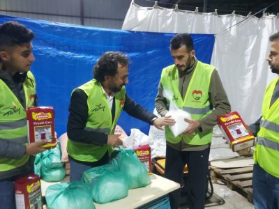 DEPREM BÖLGESİ GIDA VE SU DAĞITIMLARIMIZ DEVAM EDİYOR