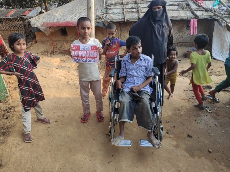 Arakan Kampları Tekerlekli Sandalye Dağıtımı